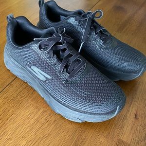 Sketchers Max Cushion-Women’s